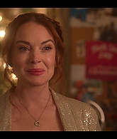 Falling_For_Christmas_2022_1080p_LLP_010519.jpg