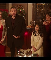 Falling_For_Christmas_2022_1080p_LLP_010615.jpg