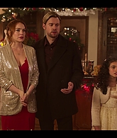 Falling_For_Christmas_2022_1080p_LLP_010630.jpg