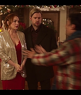 Falling_For_Christmas_2022_1080p_LLP_010631.jpg
