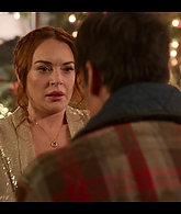 Falling_For_Christmas_2022_1080p_LLP_010634.jpg