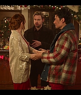 Falling_For_Christmas_2022_1080p_LLP_010652.jpg