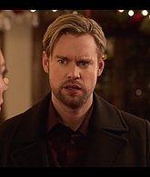 Falling_For_Christmas_2022_1080p_LLP_010674.jpg
