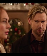 Falling_For_Christmas_2022_1080p_LLP_010711.jpg