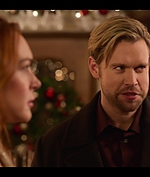 Falling_For_Christmas_2022_1080p_LLP_010713.jpg