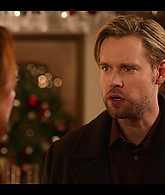 Falling_For_Christmas_2022_1080p_LLP_010758.jpg