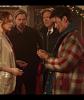 Falling_For_Christmas_2022_1080p_LLP_010768.jpg