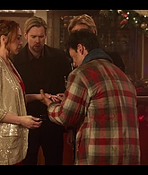 Falling_For_Christmas_2022_1080p_LLP_010772.jpg
