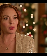 Falling_For_Christmas_2022_1080p_LLP_010813.jpg