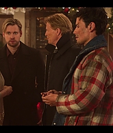 Falling_For_Christmas_2022_1080p_LLP_010837.jpg