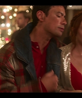 Falling_For_Christmas_2022_1080p_LLP_010860.jpg