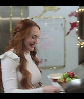 Falling_For_Christmas_2022_1080p_LLP_011304.jpg
