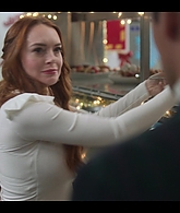 Falling_For_Christmas_2022_1080p_LLP_011328.jpg