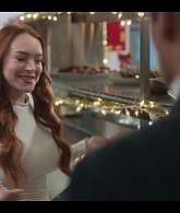 Falling_For_Christmas_2022_1080p_LLP_011330.jpg