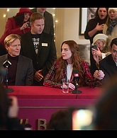 Falling_For_Christmas_2022_1080p_LLP_011551.jpg