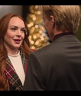 Falling_For_Christmas_2022_1080p_LLP_011944.jpg