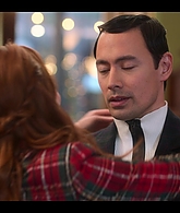 Falling_For_Christmas_2022_1080p_LLP_012332.jpg