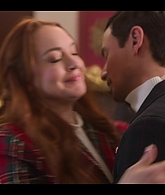 Falling_For_Christmas_2022_1080p_LLP_012340.jpg