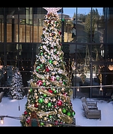 Falling_For_Christmas_2022_1080p_LLP_012583.jpg