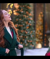 Falling_For_Christmas_2022_1080p_LLP_012589.jpg