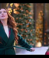 Falling_For_Christmas_2022_1080p_LLP_012591.jpg