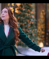 Falling_For_Christmas_2022_1080p_LLP_012593.jpg