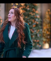 Falling_For_Christmas_2022_1080p_LLP_012595.jpg