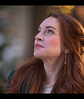 Falling_For_Christmas_2022_1080p_LLP_012597.jpg