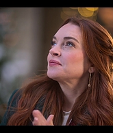 Falling_For_Christmas_2022_1080p_LLP_012599.jpg