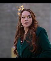 Falling_For_Christmas_2022_1080p_LLP_012611.jpg