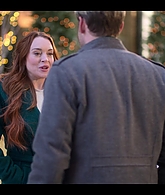 Falling_For_Christmas_2022_1080p_LLP_012630.jpg