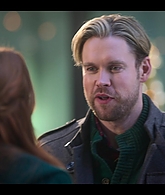 Falling_For_Christmas_2022_1080p_LLP_012664.jpg