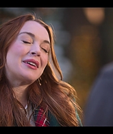 Falling_For_Christmas_2022_1080p_LLP_012699.jpg