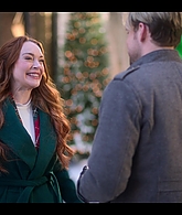 Falling_For_Christmas_2022_1080p_LLP_012762.jpg