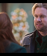Falling_For_Christmas_2022_1080p_LLP_012764.jpg