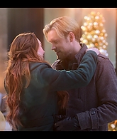 Falling_For_Christmas_2022_1080p_LLP_012771.jpg