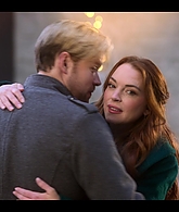 Falling_For_Christmas_2022_1080p_LLP_012802.jpg