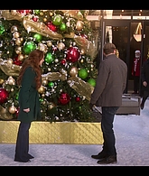 Falling_For_Christmas_2022_1080p_LLP_012812.jpg