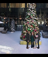 Falling_For_Christmas_2022_1080p_LLP_012881.jpg