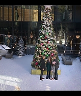Falling_For_Christmas_2022_1080p_LLP_012887.jpg