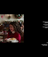 Falling_For_Christmas_2022_1080p_LLP_012951.jpg