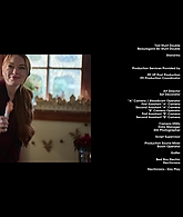 Falling_For_Christmas_2022_1080p_LLP_013008.jpg