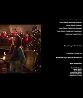 Falling_For_Christmas_2022_1080p_LLP_013268.jpg