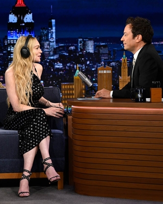lindsaylohanphotos_tonightshow_show_28329.jpg