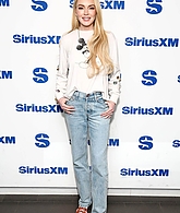 lindsaylohanphotos_siriusxm_townhall_28129.jpg