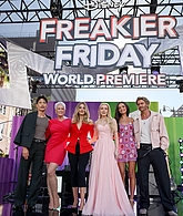 lindsaylohanphotos_ff_lapremiere_presenting_28929.jpg