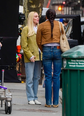 Click to view full size image
==============
lindsaylohanphotos_countmylies_set_281029.jpg lindsaylohanphotos_countmylies_set_281029.jpg