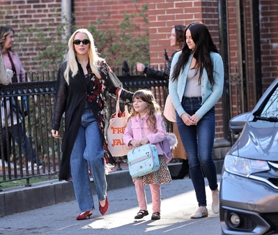 Click to view full size image
==============
lindsaylohanphotos_countmylies_set_2813429.jpg lindsaylohanphotos_countmylies_set_2813429.jpg