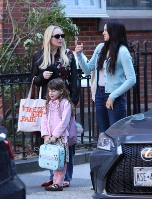 Click to view full size image
==============
lindsaylohanphotos_countmylies_set_2814129.jpg lindsaylohanphotos_countmylies_set_2814129.jpg