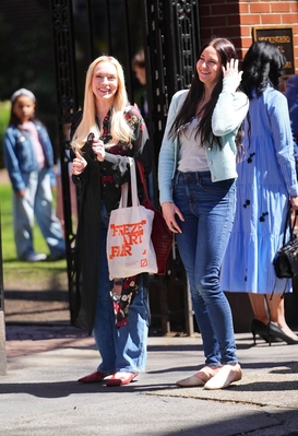 Click to view full size image
==============
lindsaylohanphotos_countmylies_set_289429.jpg lindsaylohanphotos_countmylies_set_289429.jpg